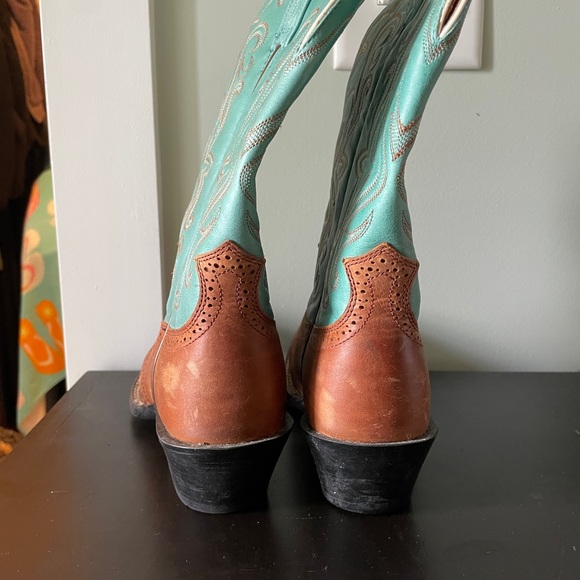 Ariat cowgirl boots. Western wear. Gently used - great condition! - Picture 3 of 5
